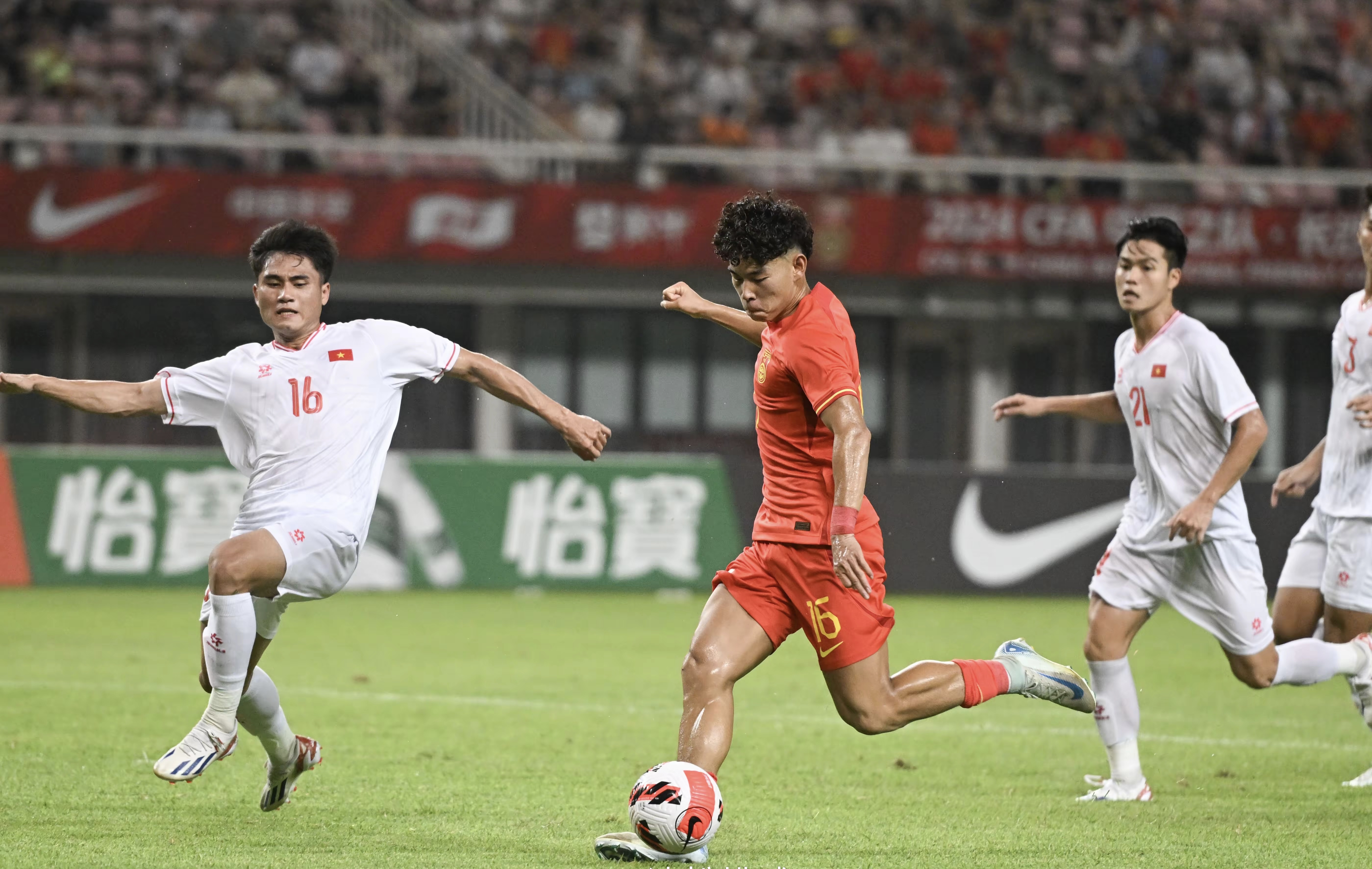 壹号娱乐官网-国际足球盛事备受瞩目，中国代表队备战令人震撼