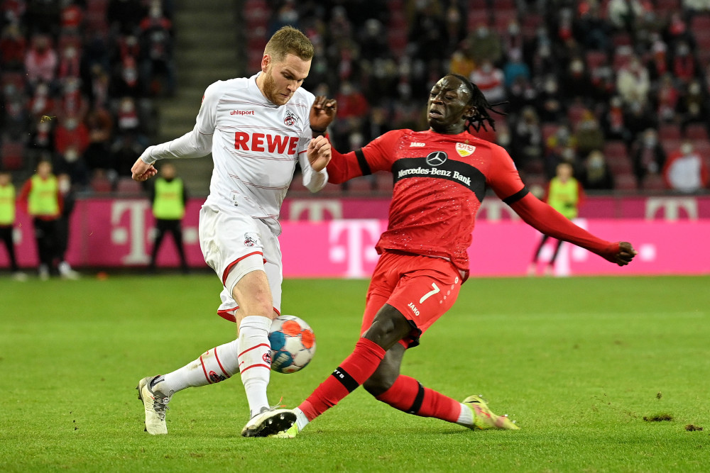 斯图加特队客场一球小胜，结束两连败(斯图加特队主客场球衣)